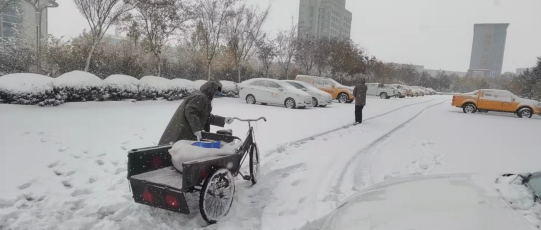 大雪  認(rèn)真踐行連心物業(yè)“1+1=1”服務(wù)理念